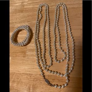Faux pearl necklace and bracelet